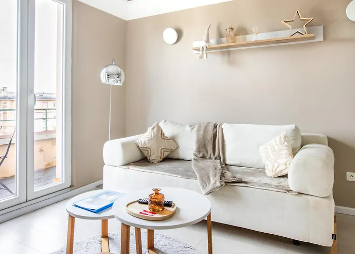 Le Tassigny A 2mn Du Centre Avec Parking Апартаменты *