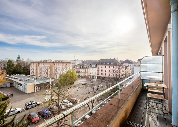 Le Tassigny A 2mn Du Centre Avec Parking Апартаменты *